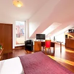Hotel & Zarenhof Mitte 3*