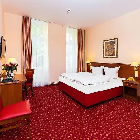 Hotel & Zarenhof Mitte 3*